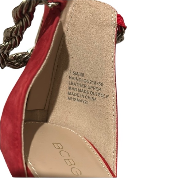 NWOT BCBGeneration Heels with Gold Chain Detail - Picture 9 of 12